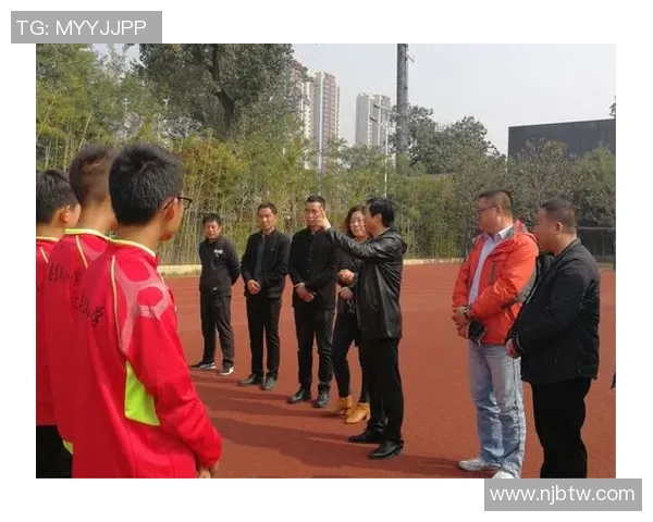 以足球球星玄关挂画点亮家居空间彰显运动激情与时尚品味